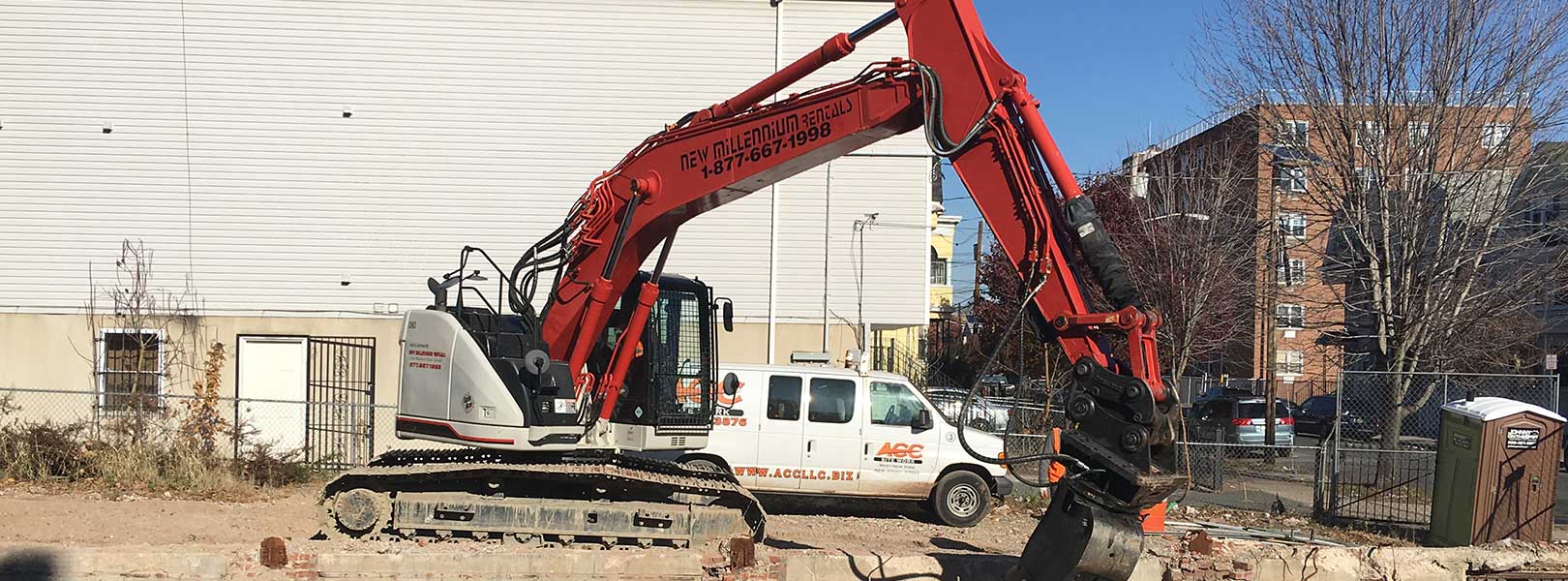 Linkbelt excavator with shear