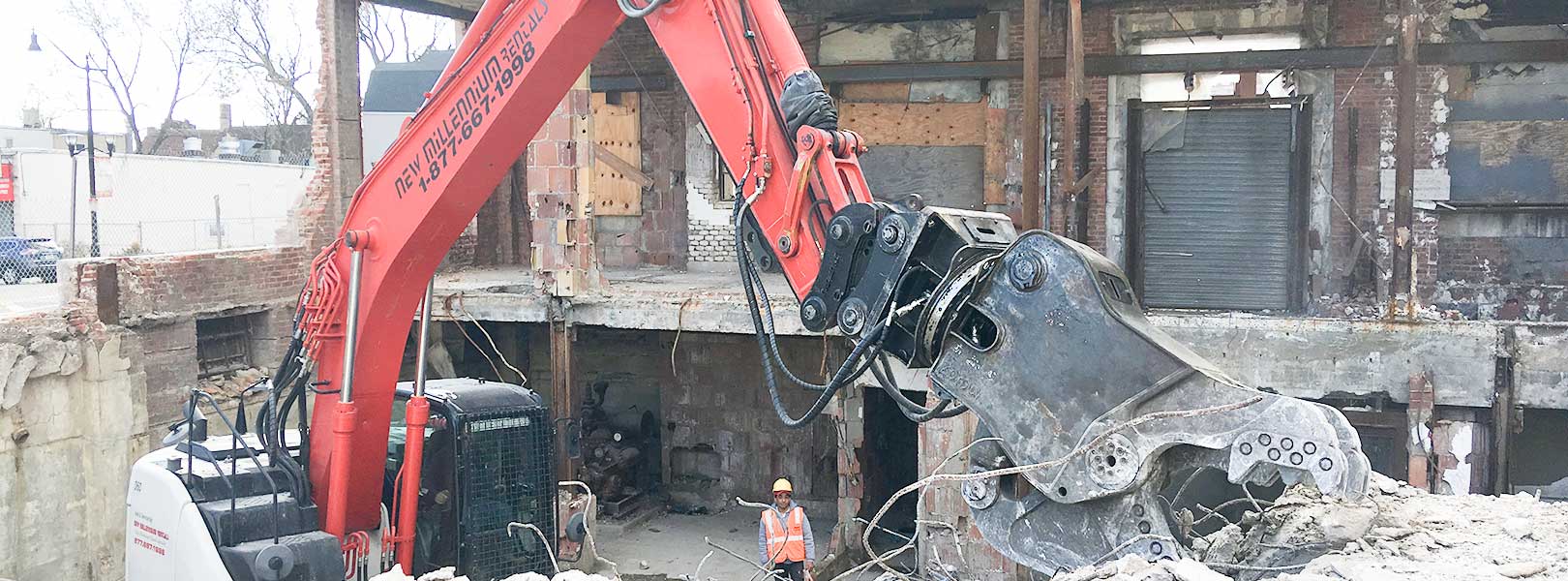 Linkbelt excavator with shear
